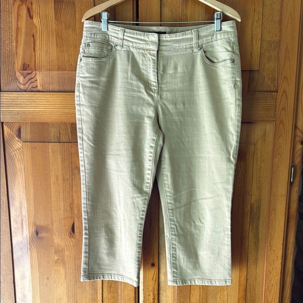 Dana Bachman Tan Straight-Leg Capri Jeans. Size 12.